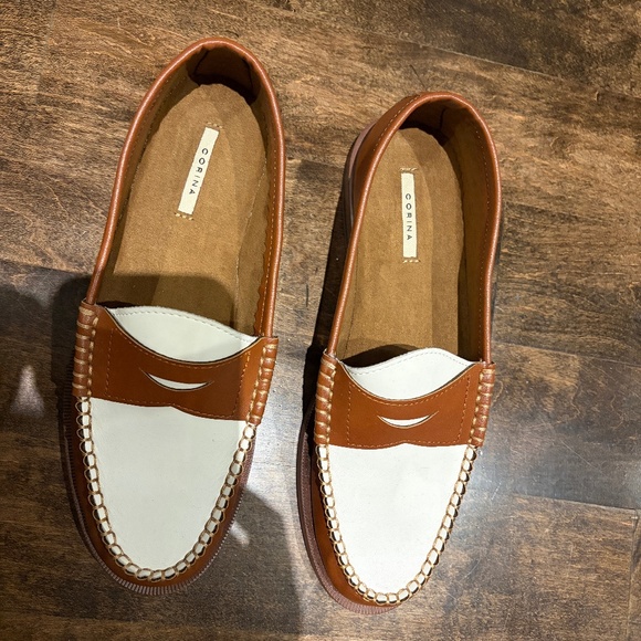 Corina Leather Flats - Picture 1 of 3